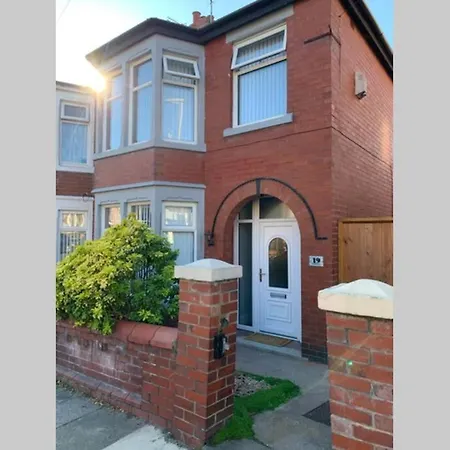 Modern Fully Refurbished 3 Bedroom Home Blackpool Exterior photo